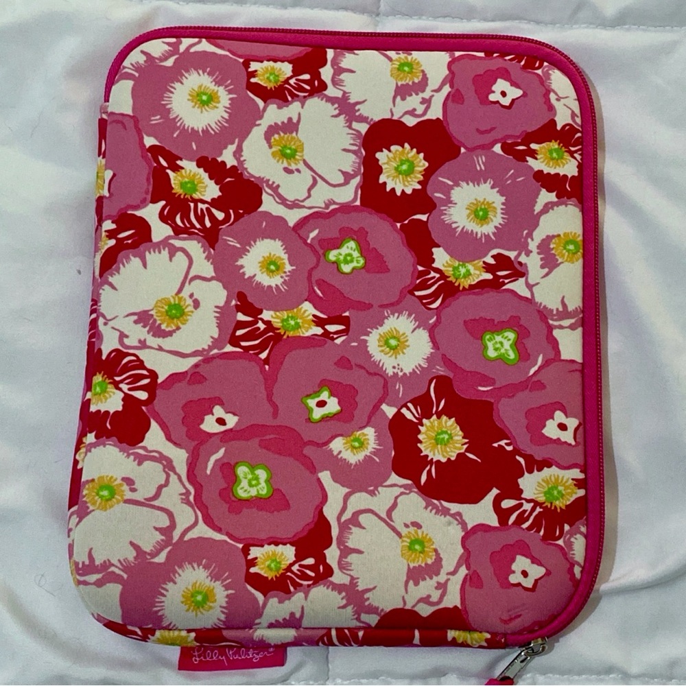 Lilly Pulitzer Neoprene Tech Sleeve in Scarlet Begonia